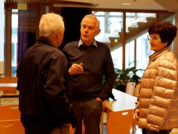IGAL Mitglied Alois Fetzel im Gespräch mit Besuchern